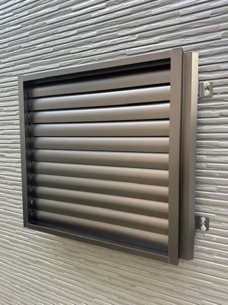 画像：目隠し可動ルーバー